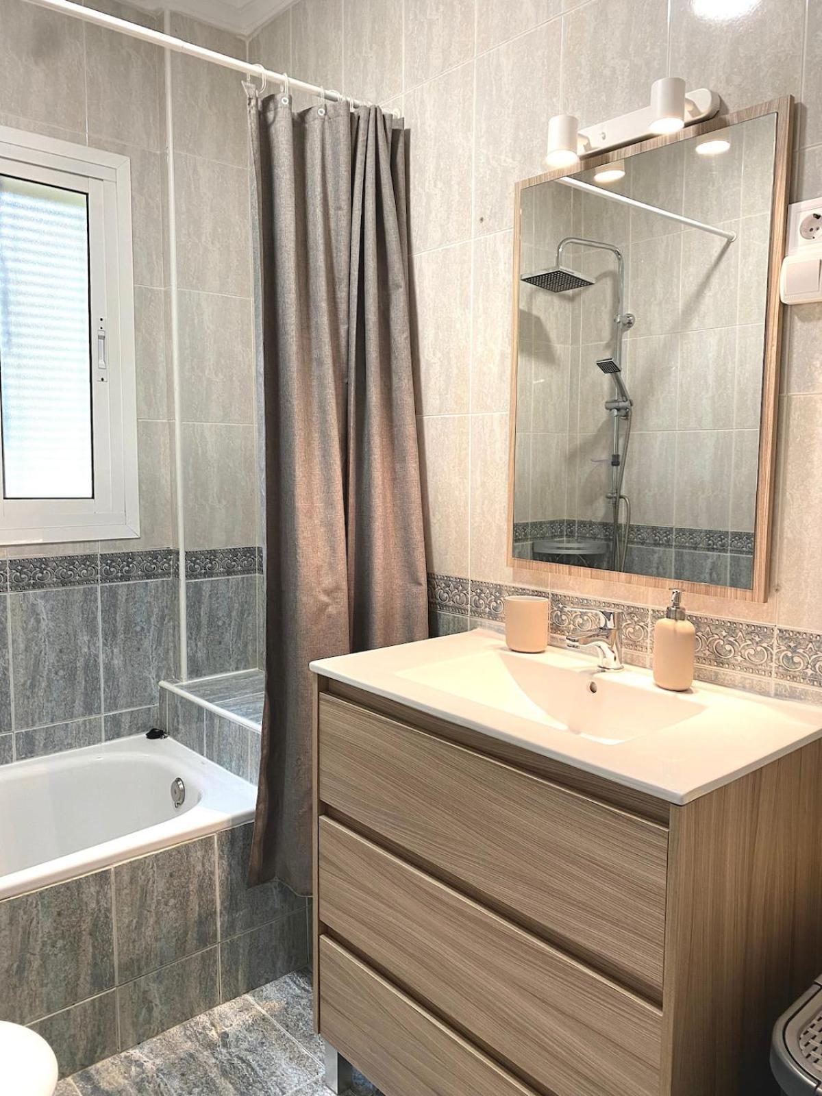 Apartment, 3 Bedrooms, Downtown Apartamento *